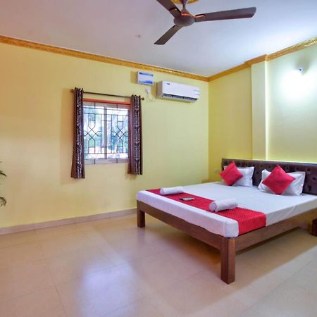 Hotel Savita Calangute Esterno foto